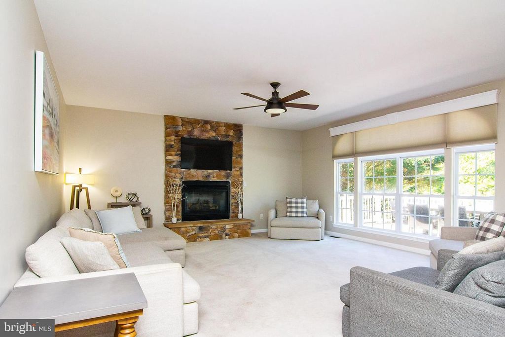 Image 13 of property listing at 6261 WHITE BIRCH RD, Eldersburg, MD 21784