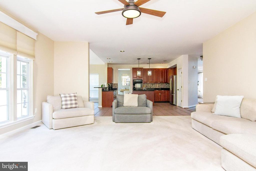 Image 14 of property listing at 6261 WHITE BIRCH RD, Eldersburg, MD 21784
