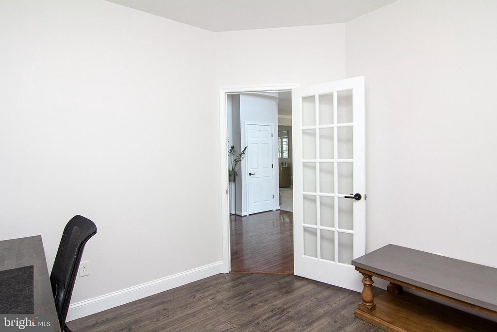Image 16 of property listing at 6261 WHITE BIRCH RD, Eldersburg, MD 21784