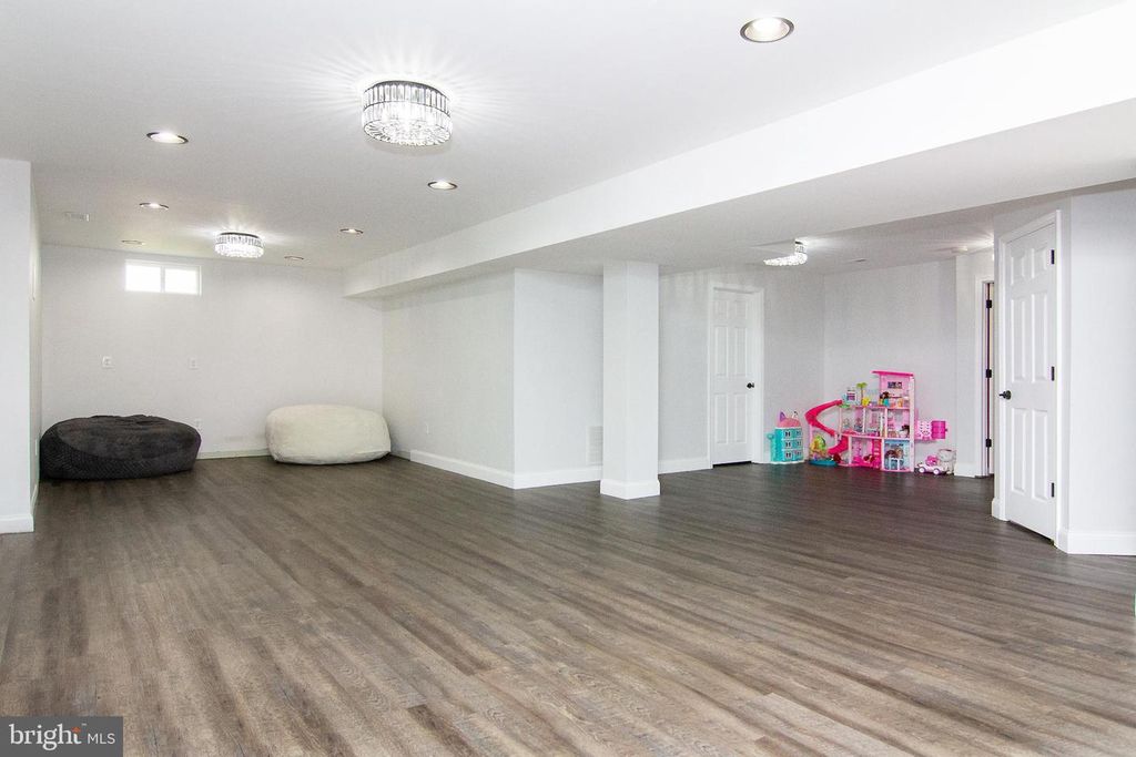 Image 37 of property listing at 6261 WHITE BIRCH RD, Eldersburg, MD 21784