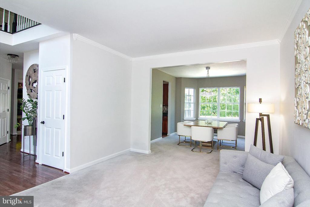 Image 4 of property listing at 6261 WHITE BIRCH RD, Eldersburg, MD 21784