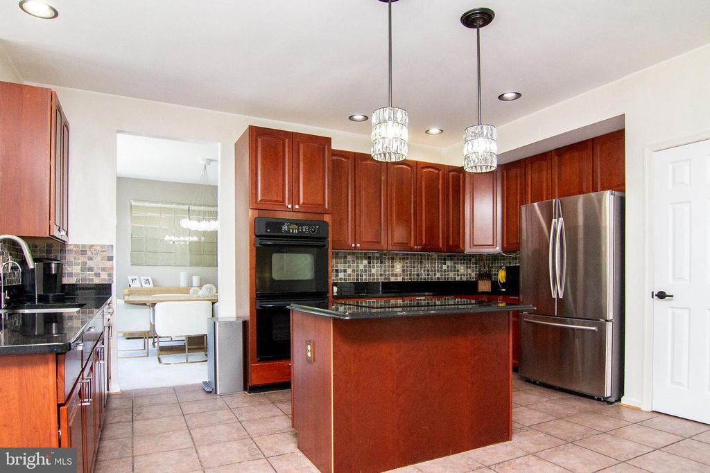 Image 7 of property listing at 6261 WHITE BIRCH RD, Eldersburg, MD 21784