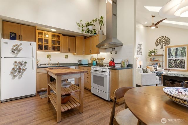 9730 46th Avenue NE, Seattle, WA 98115