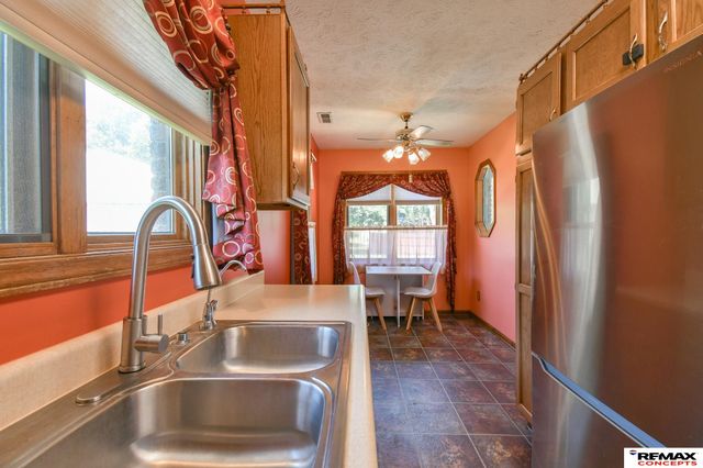 5440 Pioneers Boulevard, Lincoln, NE 68506