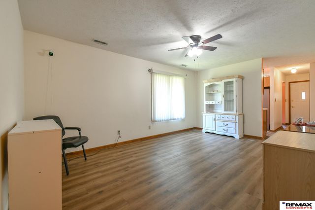 5440 Pioneers Boulevard, Lincoln, NE 68506