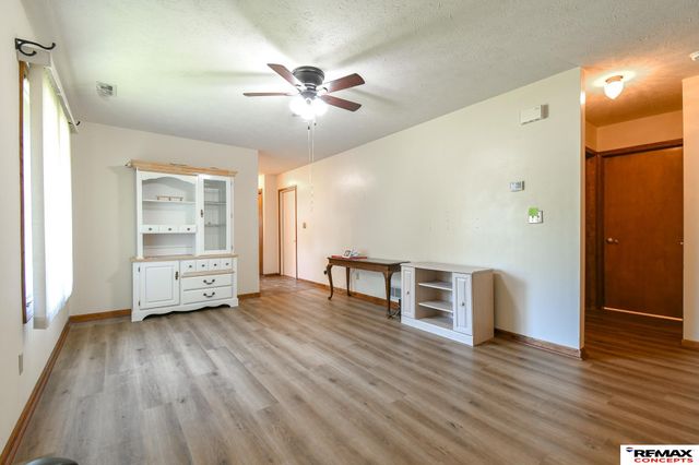 5440 Pioneers Boulevard, Lincoln, NE 68506