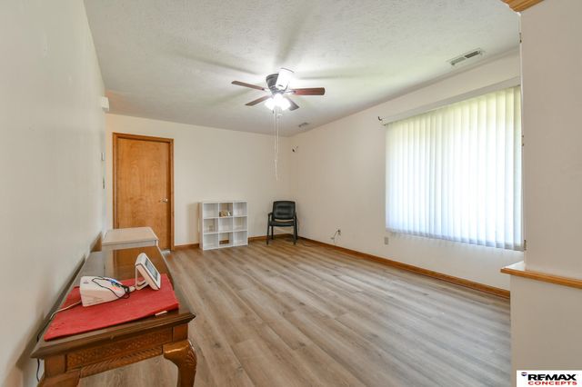 5440 Pioneers Boulevard, Lincoln, NE 68506