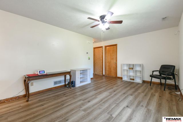 5440 Pioneers Boulevard, Lincoln, NE 68506