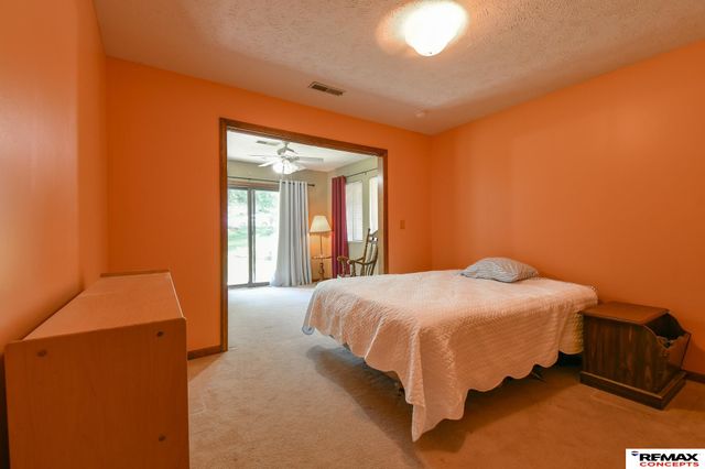 5440 Pioneers Boulevard, Lincoln, NE 68506