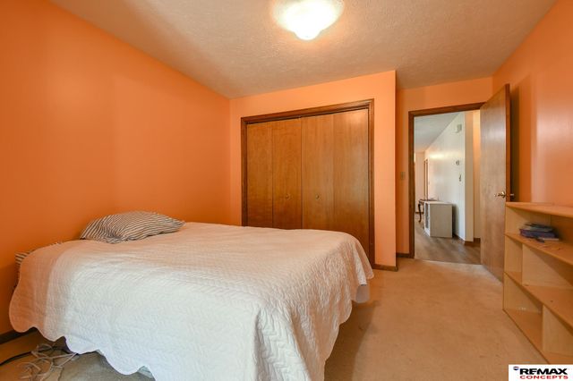 5440 Pioneers Boulevard, Lincoln, NE 68506