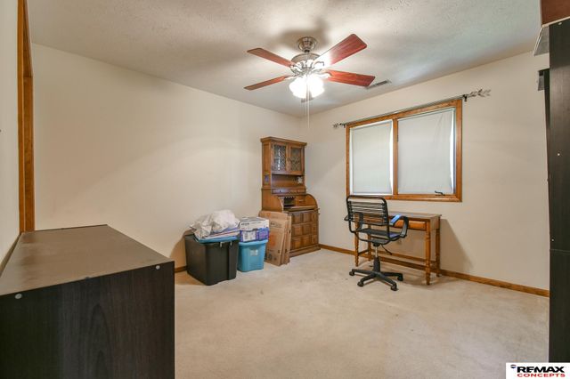5440 Pioneers Boulevard, Lincoln, NE 68506