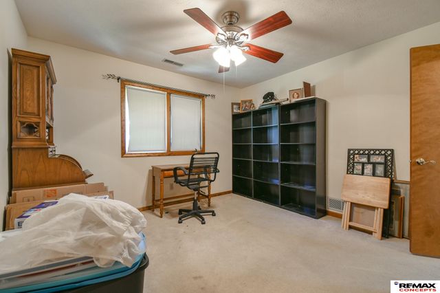 5440 Pioneers Boulevard, Lincoln, NE 68506