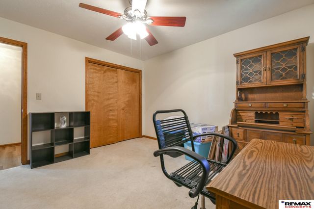 5440 Pioneers Boulevard, Lincoln, NE 68506