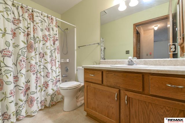 5440 Pioneers Boulevard, Lincoln, NE 68506