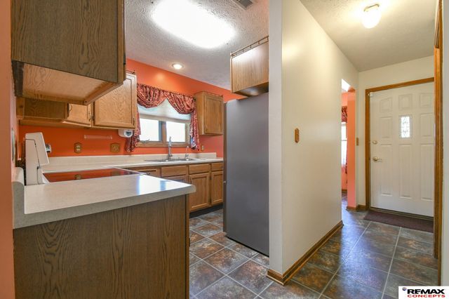 5440 Pioneers Boulevard, Lincoln, NE 68506