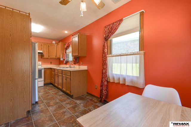 5440 Pioneers Boulevard, Lincoln, NE 68506