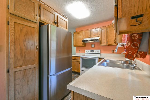 5440 Pioneers Boulevard, Lincoln, NE 68506