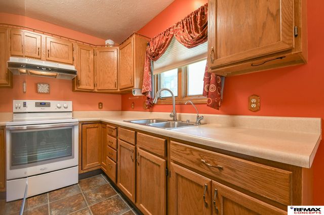 5440 Pioneers Boulevard, Lincoln, NE 68506