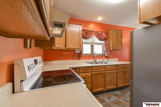 5440 Pioneers Boulevard, Lincoln, NE 68506