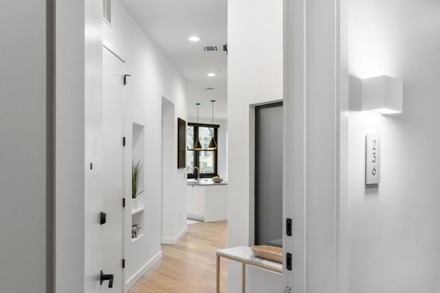 800 Embassy DR 236, Austin, TX 78702