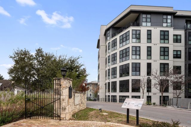 800 Embassy DR 236, Austin, TX 78702