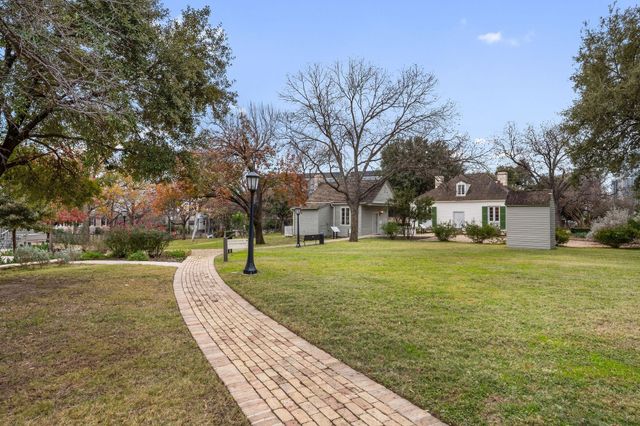 800 Embassy DR 236, Austin, TX 78702