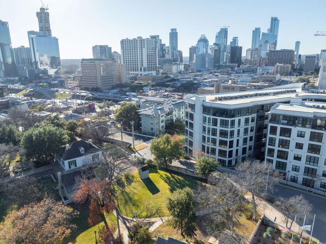 800 Embassy DR 236, Austin, TX 78702