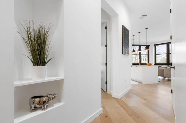 800 Embassy DR 236, Austin, TX 78702