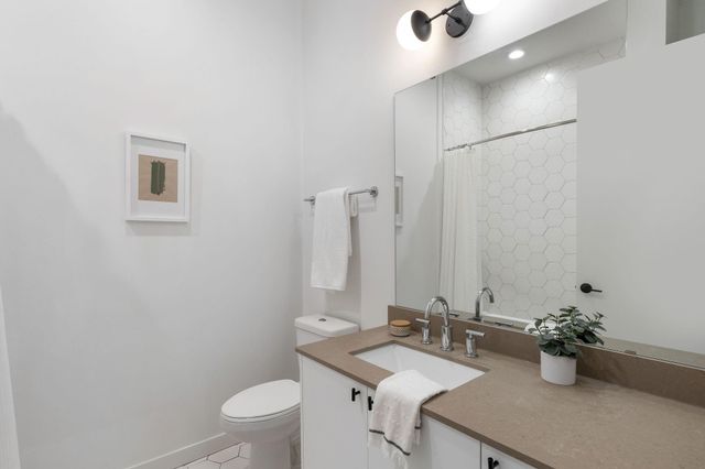 800 Embassy DR 236, Austin, TX 78702