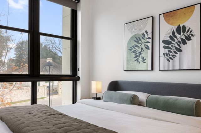 800 Embassy DR 236, Austin, TX 78702