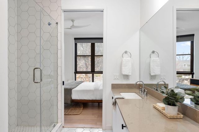 800 Embassy DR 236, Austin, TX 78702
