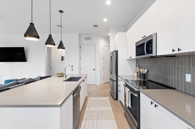 800 Embassy DR 236, Austin, TX 78702