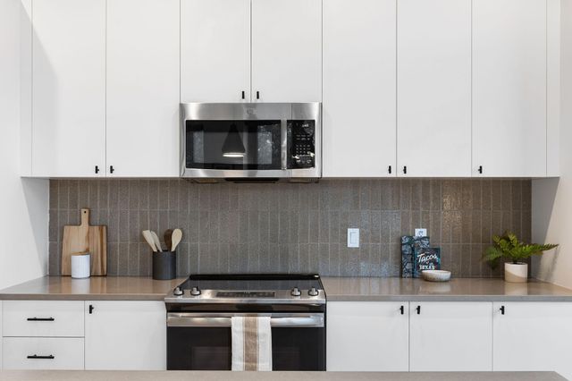 800 Embassy DR 236, Austin, TX 78702