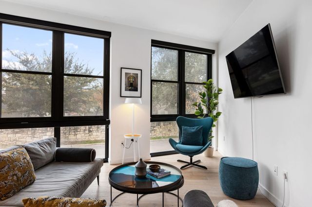 800 Embassy DR 236, Austin, TX 78702