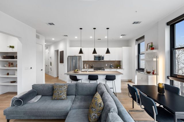 800 Embassy DR 236, Austin, TX 78702