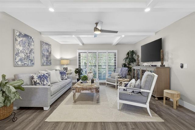 327 Southwind Drive 203, North Palm Beach, FL 33408