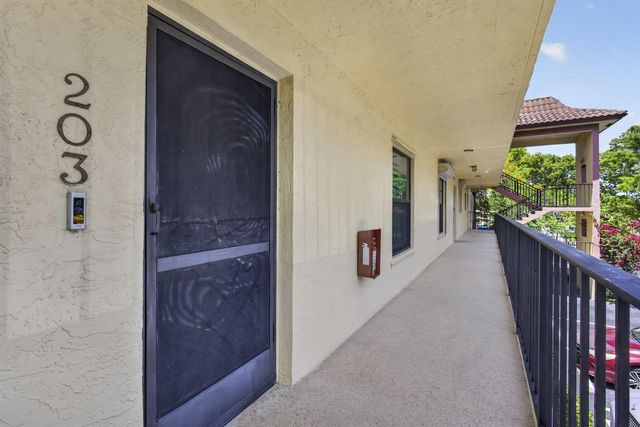 327 Southwind Drive 203, North Palm Beach, FL 33408