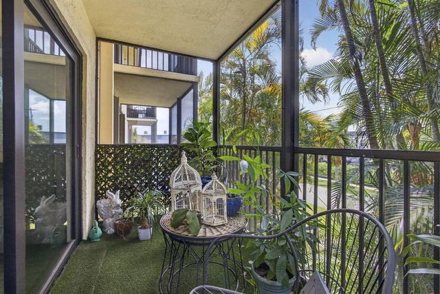 327 Southwind Drive 203, North Palm Beach, FL 33408