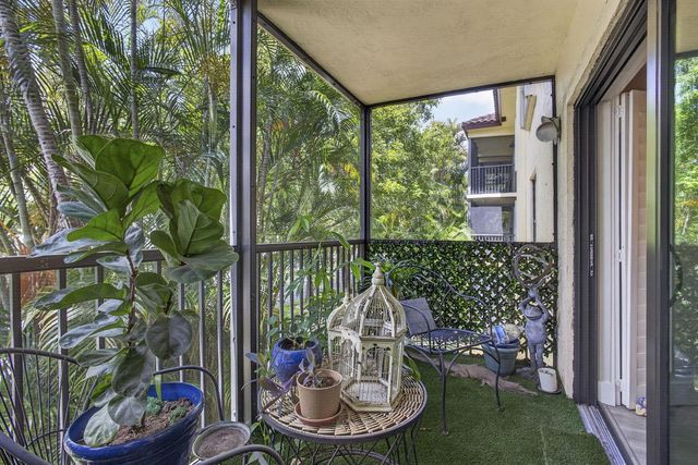 327 Southwind Drive 203, North Palm Beach, FL 33408