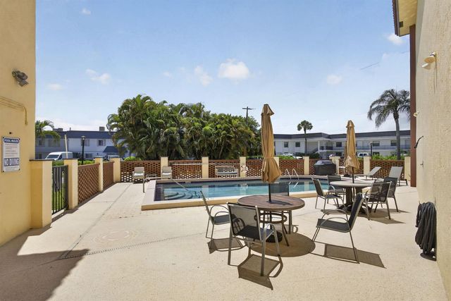 327 Southwind Drive 203, North Palm Beach, FL 33408