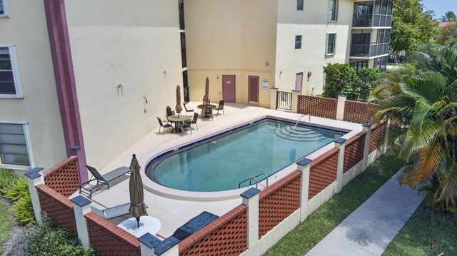 327 Southwind Drive 203, North Palm Beach, FL 33408