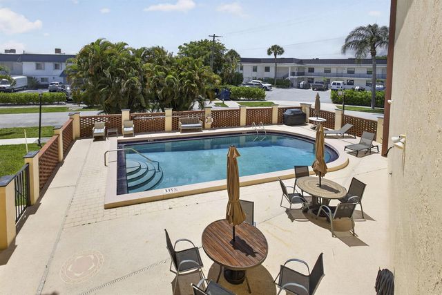 327 Southwind Drive 203, North Palm Beach, FL 33408