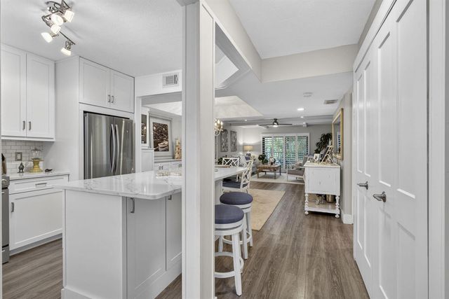 327 Southwind Drive 203, North Palm Beach, FL 33408