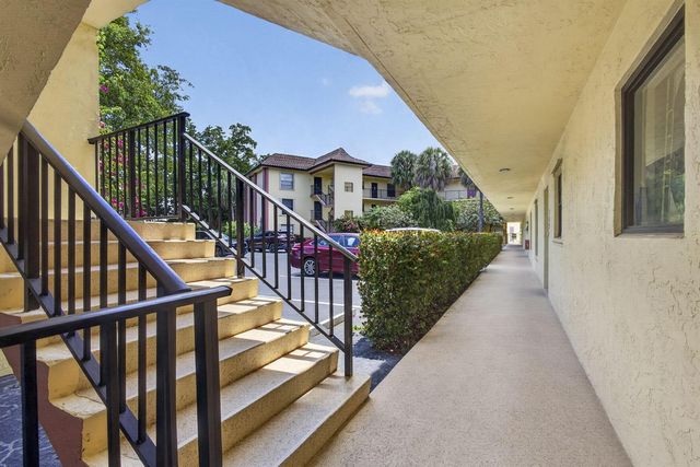 327 Southwind Drive 203, North Palm Beach, FL 33408
