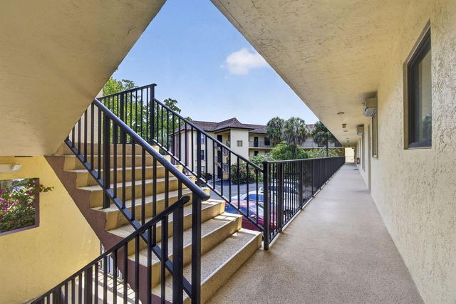 327 Southwind Drive 203, North Palm Beach, FL 33408