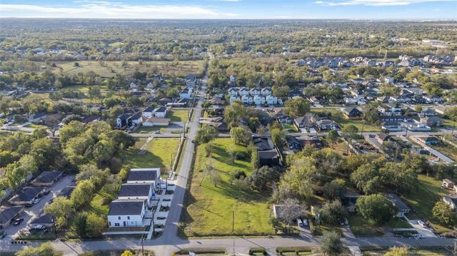 4932 Carmen Street, Houston, TX 77033