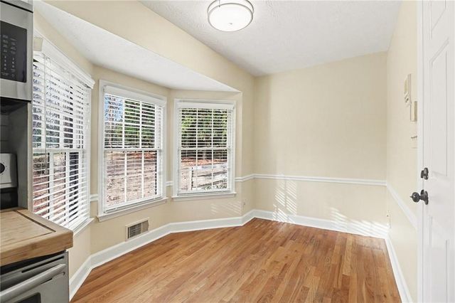 910 Windsor Trl, Roswell, GA 30076