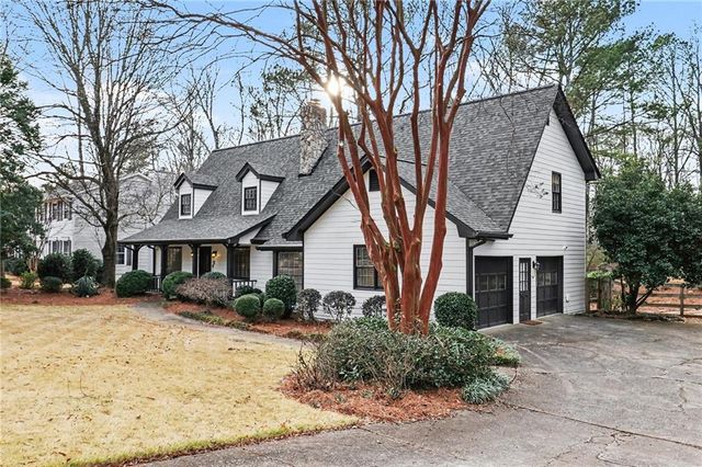 910 Windsor Trl, Roswell, GA 30076