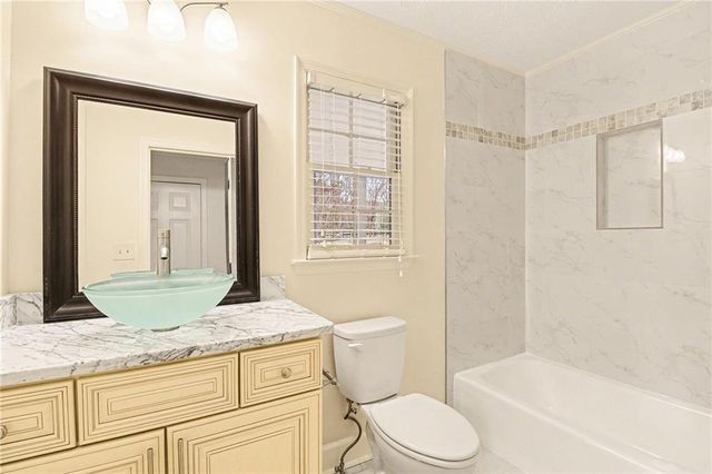 910 Windsor Trl, Roswell, GA 30076