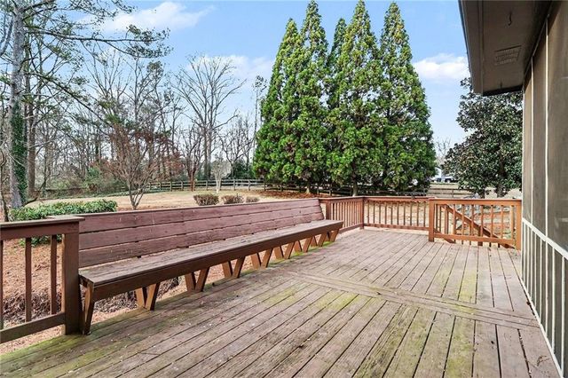 910 Windsor Trl, Roswell, GA 30076